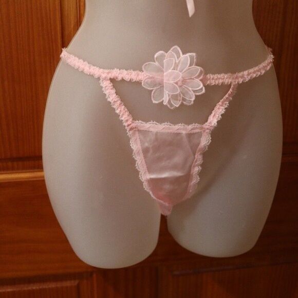 Frederick's of Hollywood Light Pink Floral Ruffle Sexy Cage Bra & Thong … - Picture 4 of 6